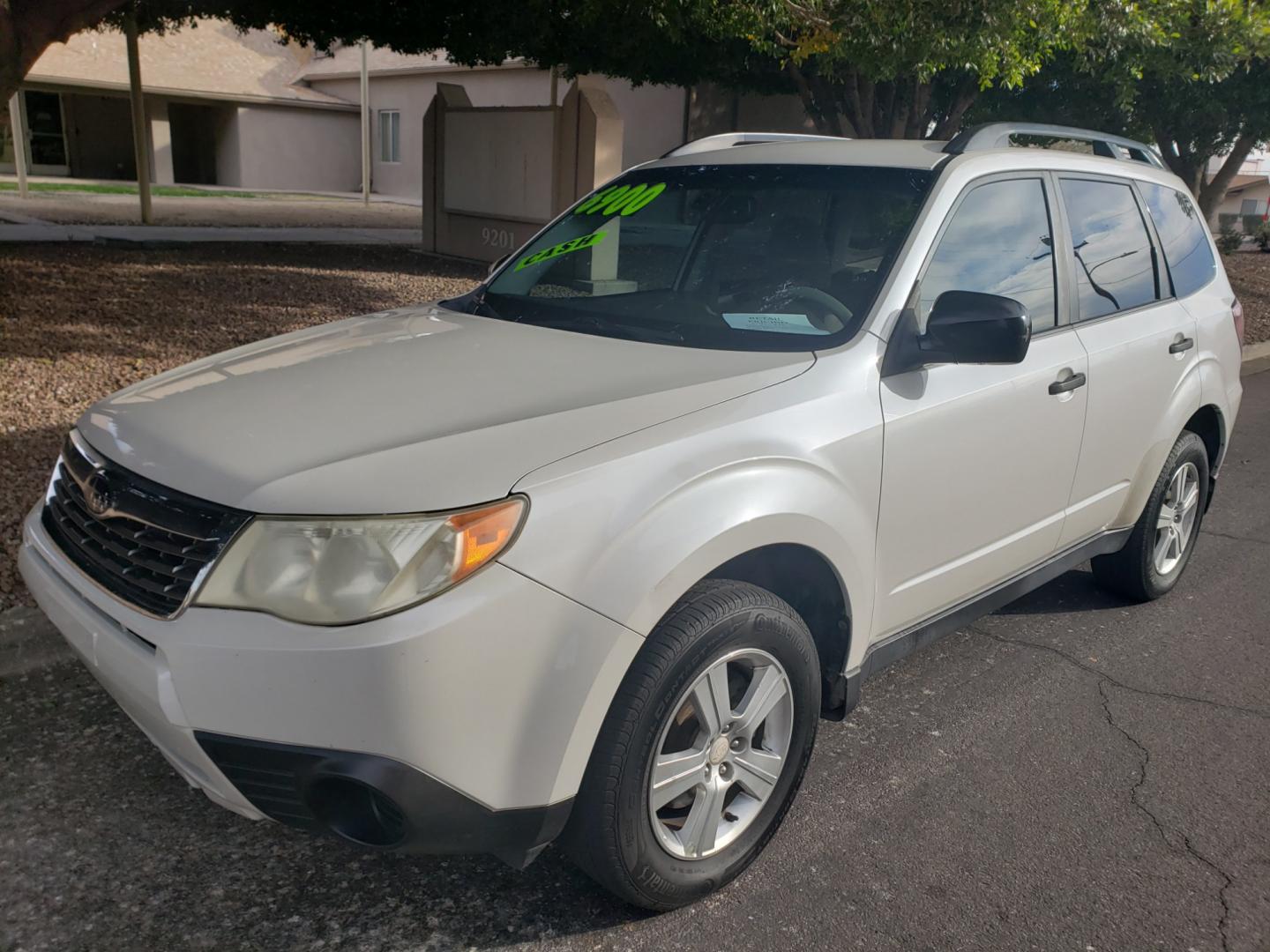 2010 WHITE /gray Subaru Forester (JF2SH6BC3AH) with an 2.4L L4 DOHC 16V engine, 5-Speed Automatic transmission, located at 323 E Dunlap Ave., Phoenix, AZ, 85020, (602) 331-9000, 33.567677, -112.069000 - 2010 Subaru Forester,......EXCELLENT condition,.... Ice Cold A/C, Gray interior with lite gray cloth seats in near perfect condition, New brakes, Tune up, Stereo/CD Player, Satellite compatible, This suv is gorgeous inside and out, Incredible gas mileage! Arizona title , Runs and Drives Excellent... - Photo#0